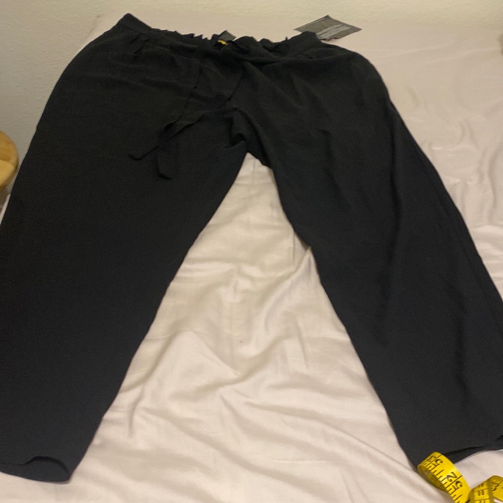 NWT IMAN black creep slacks. Side pockets, elastic waist, washable, crêpe. 1 X.